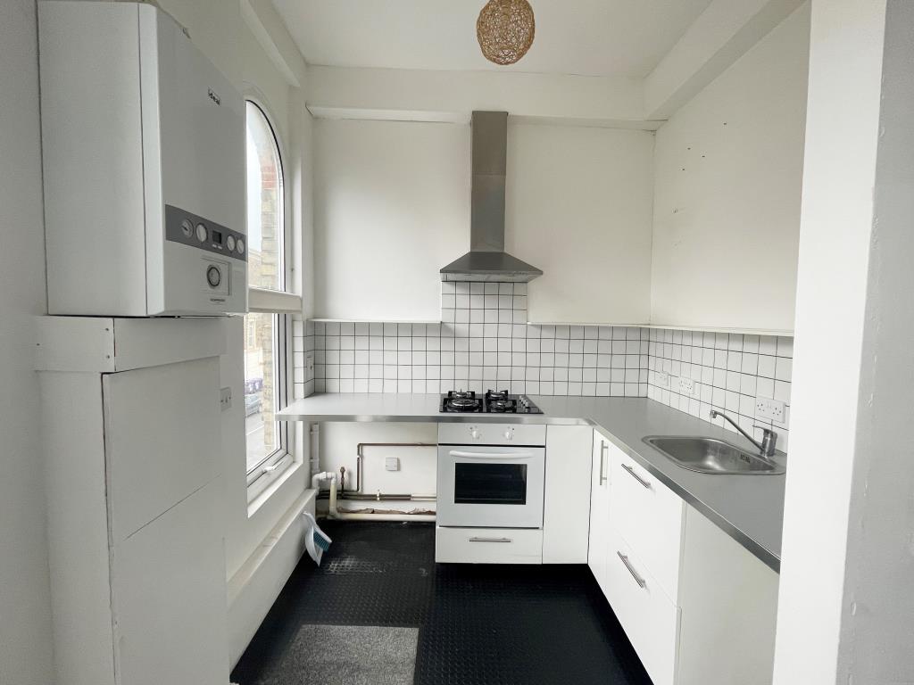 Lot: 118 - VACANT ONE-BEDROOM FLAT - Modern kitchen with boiler